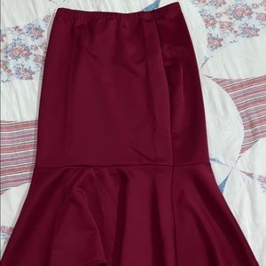 Burgundy fitted pencil skirt
